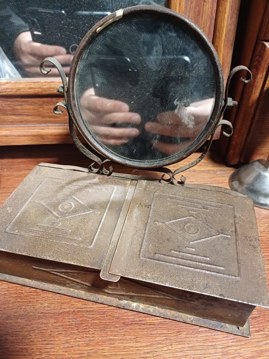 Miedziana Szkatułka z lusterkiem PRL-u staroć zabytek