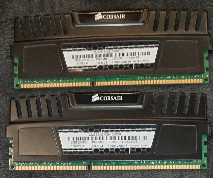 Оперативная память Corsair vengeance ddr3 4gb (комплект 2 шт.)