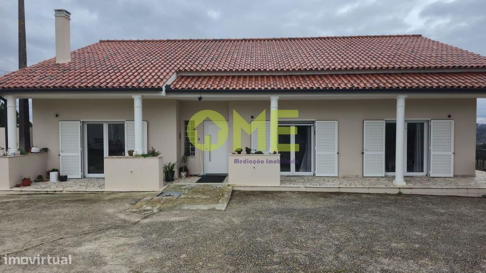 Moradia T6, com 5 000m2 de terreno