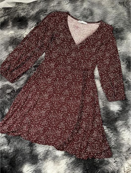 Сукня бордова з вирізом