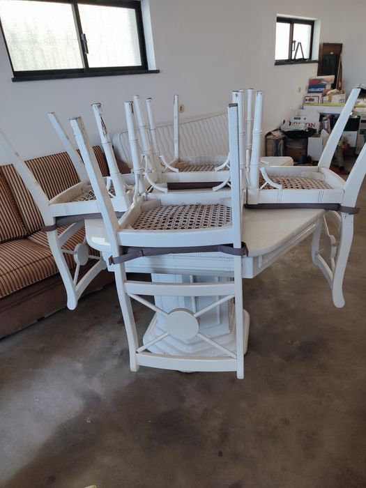 Mesa de sala com 5 cadeiras usadas