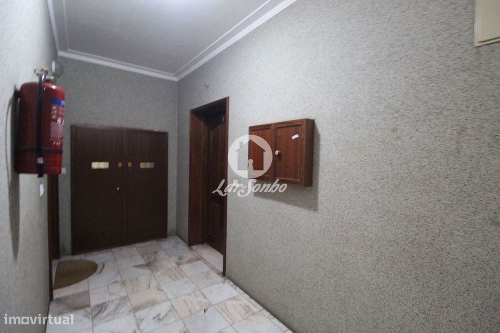 Apartamento T2, situado em Arcozelo, a 4km da Praia