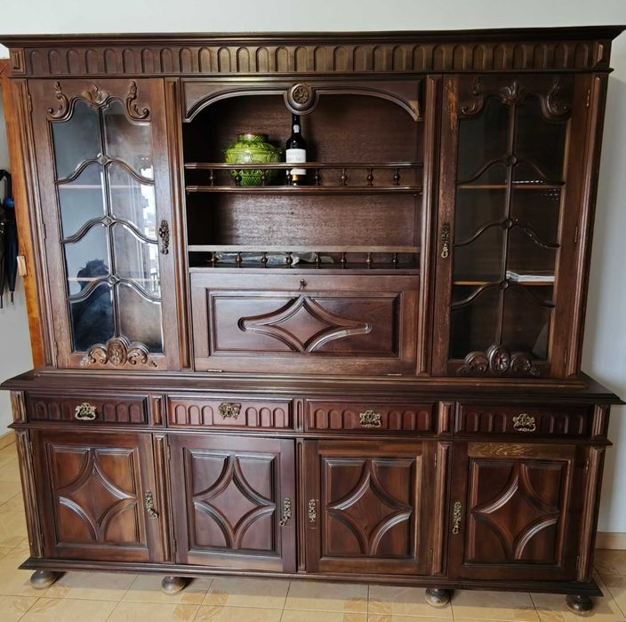 Móvel de sala antigo de madeira maciça