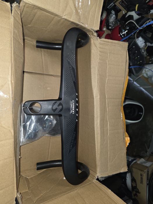 Guiador ciclista em CARBONO