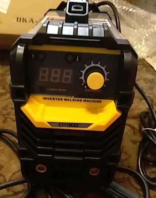 F396 Deko Máquina de soldar INVERTER 200A com LCD digital (com cabos)