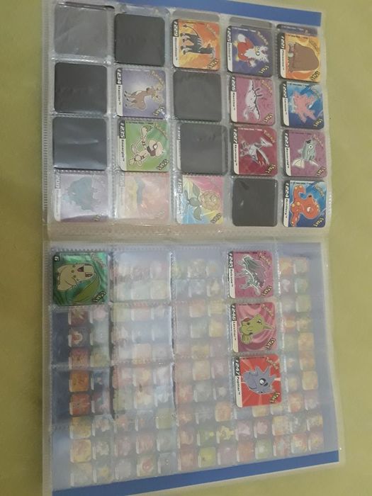 Caderneta com 118 Staks Pokémon