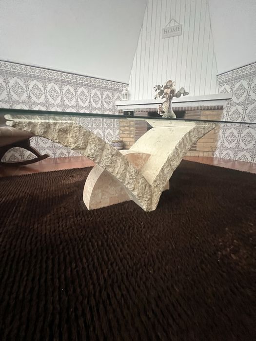 Mesa de centro com tampo em vidro