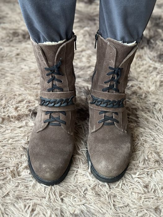 Зимові жіночі ботинки із натуральної замші шоколадного кольору