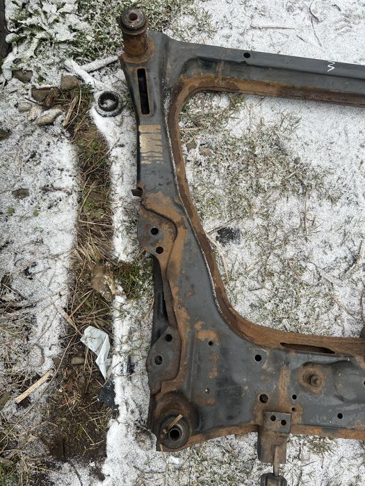 Підрамник подрамник балка Nissan Juke F15 11-18