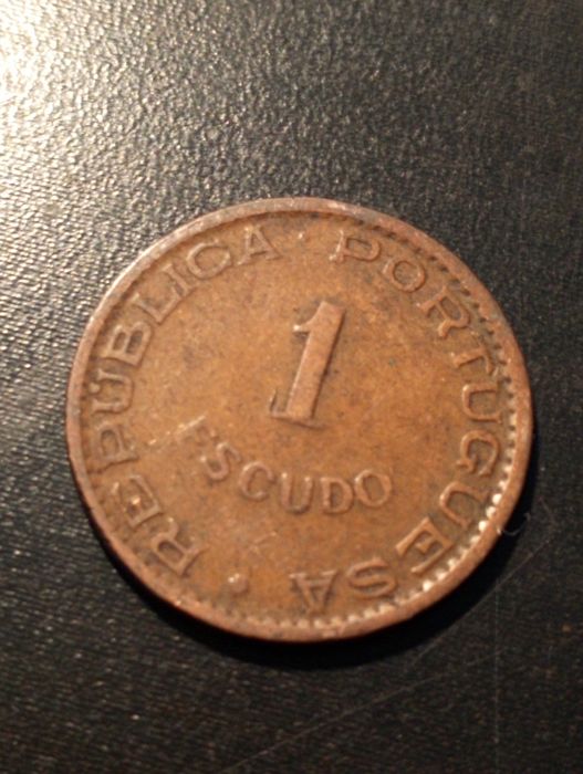 2 moedas de 1 escudo	Moçambique	 - Bronze - 1957 e 1962 - Soberbas