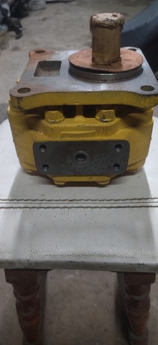 Масляный насос высокого давления на komatsu