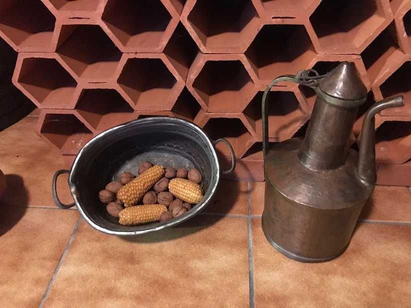Louças e artigos decorativos antigas