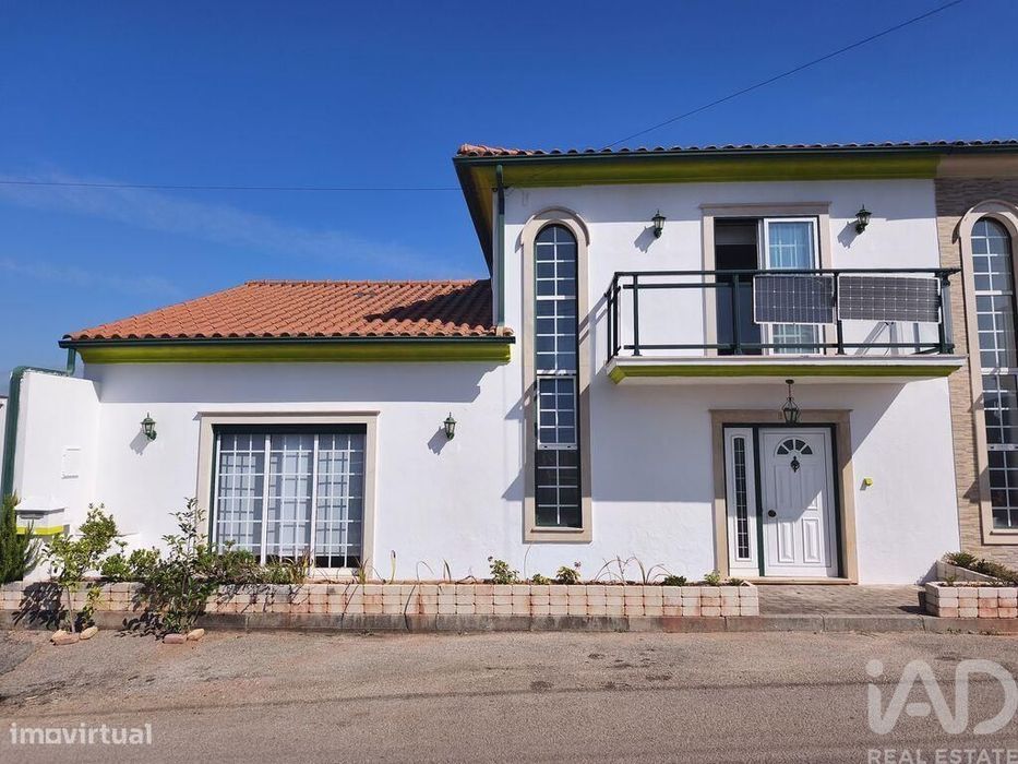 Moradia geminada T3 em Almalaguês de 185,57 m2
