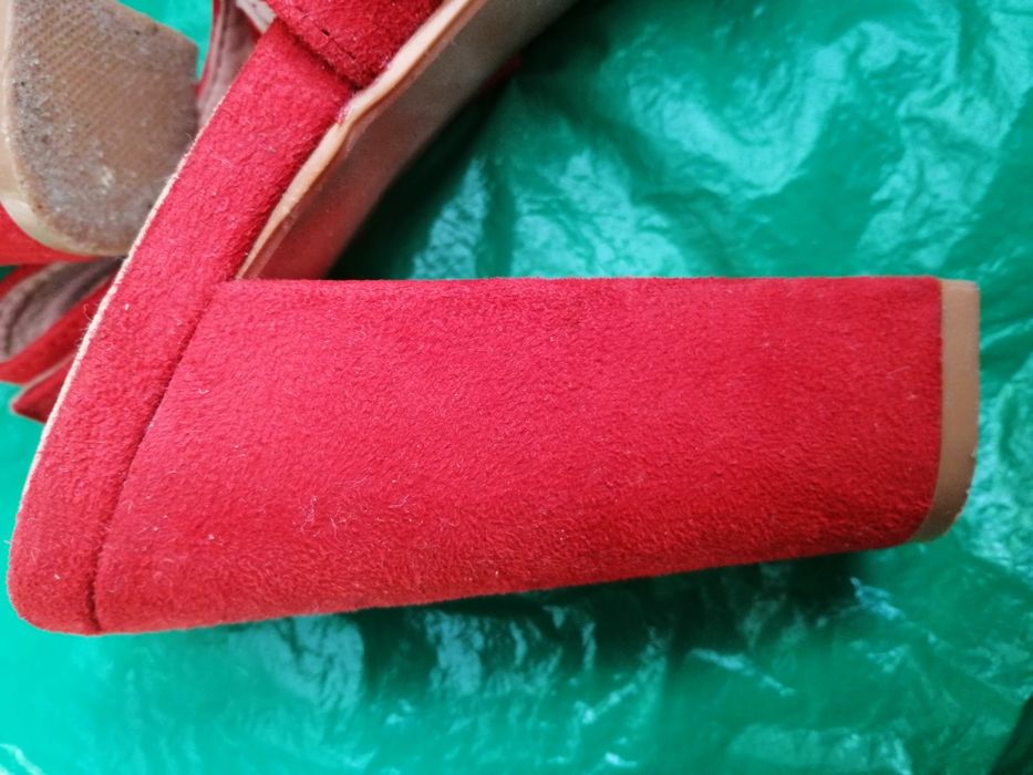 Sprzedam sandały na obcasie 39