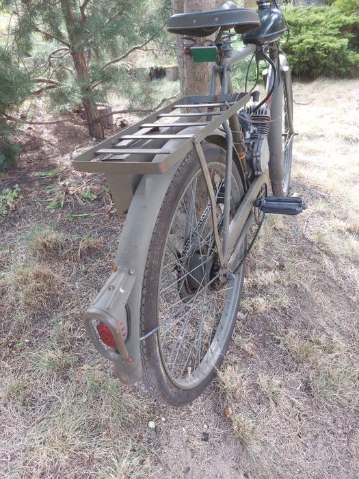 Szwedzki rower wojskowy Monark M104A z silnikiem spalinowym