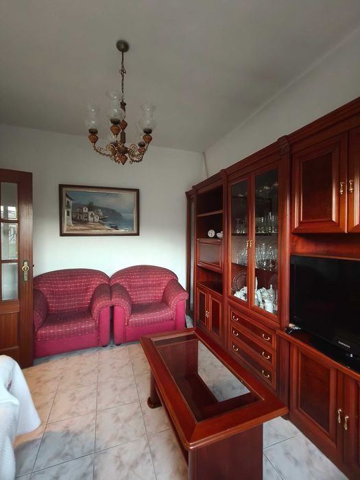 Móvel de sala com vitrine