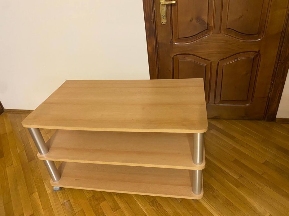 Тумбочка на колесах