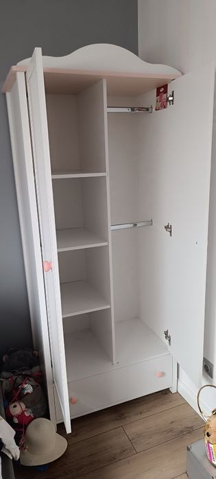 Szafa ubraniowa dla dziewczynki