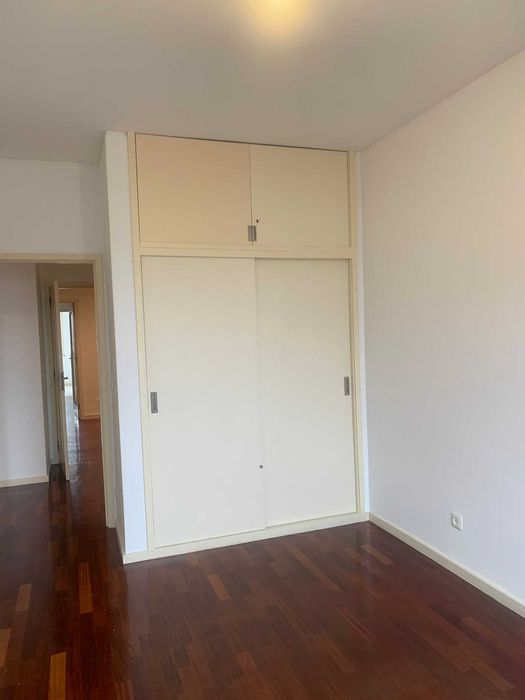 To Rent Premium Renovated 4+1 Bedrooms- Alameda das Antas – Porto