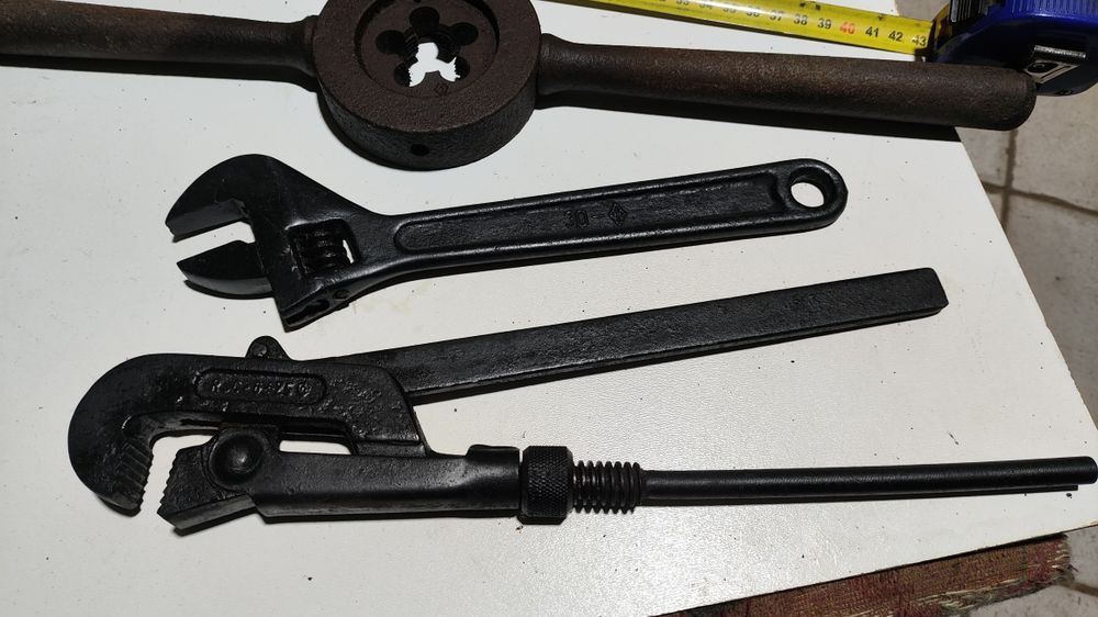 Інструменти газовий,розвідний ключі,тримачі