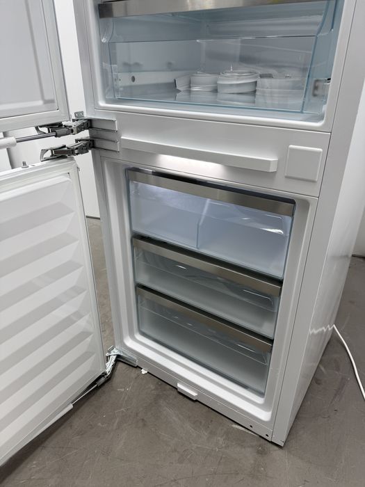 Топ/Вбудований холодильник Miele KFN7785