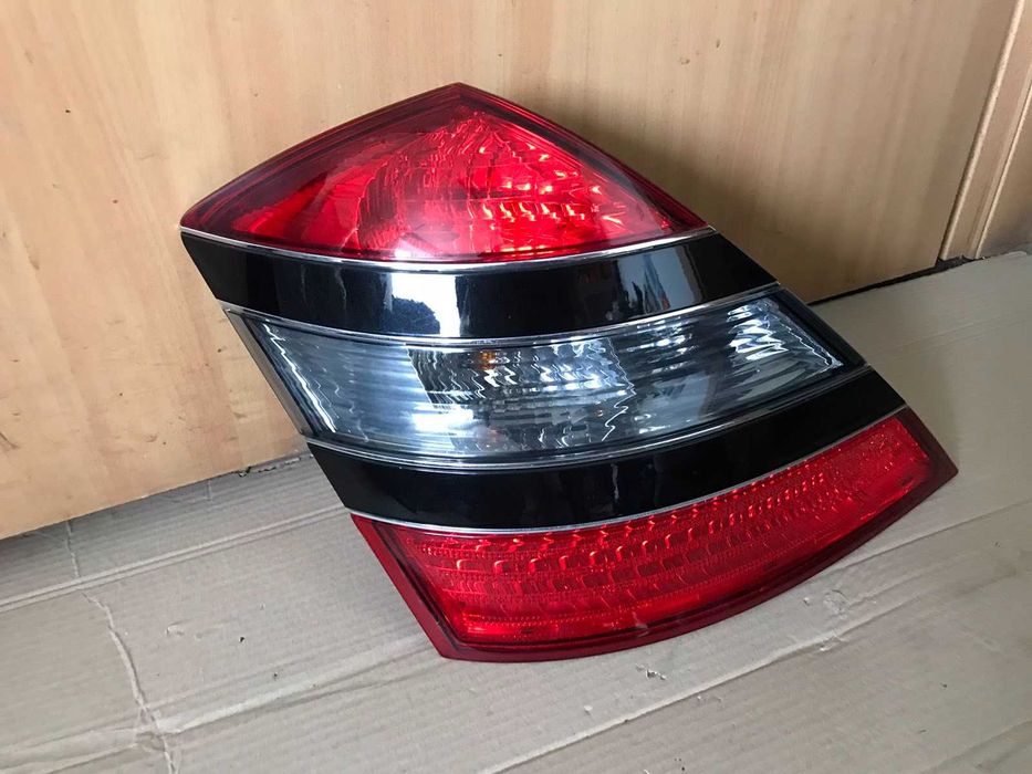 Фонарь задний левый/правый w221