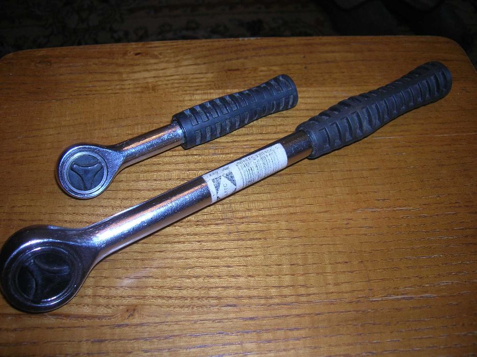 ДВЕ ШТУКИ GRZECHOTKA HI-TEC с квадратами 12.7мм(1/2"), 6.35мм(1/4")