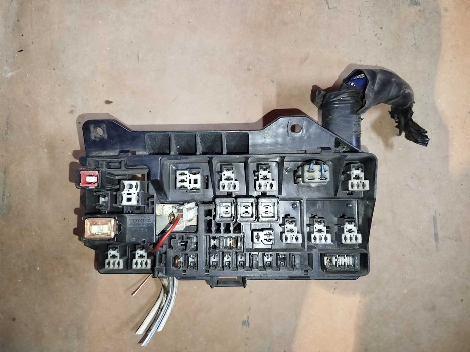 Блок предохранителей  Toyota Hiace