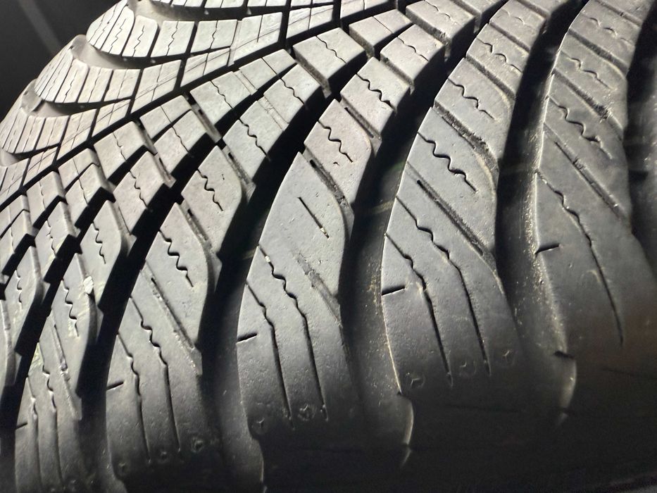 225-45 R19 96W Goodyear Vector 4 Seasons 2шт