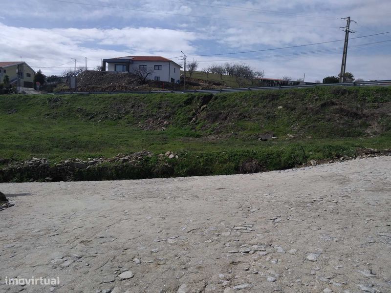 Terreno 1.800m2 para construção. — São João Da Pesqueira E Várzea De Trevões, Viseu