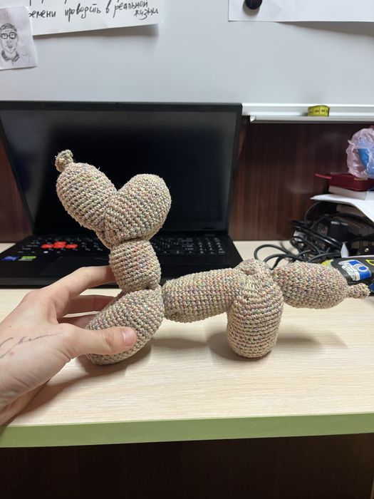 Вязаная игрушка. Собака из шариков. Собака Джефри Кунса.