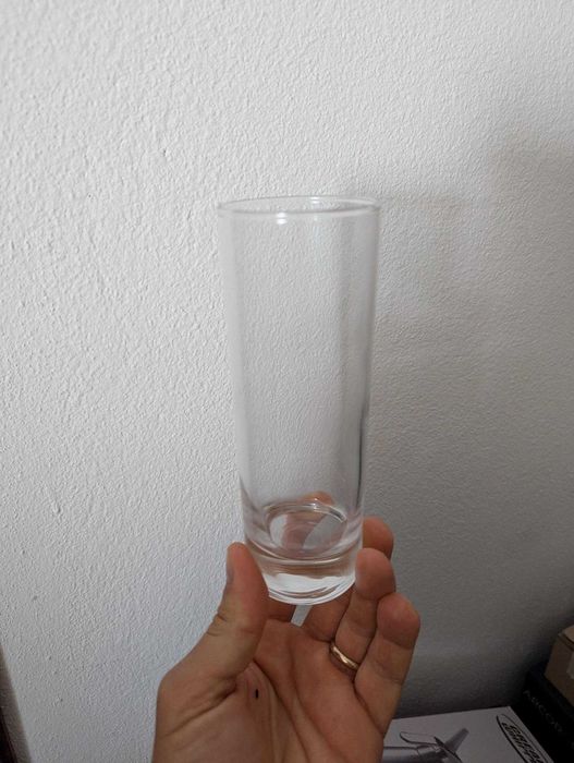 Vendo vários tipos de copos