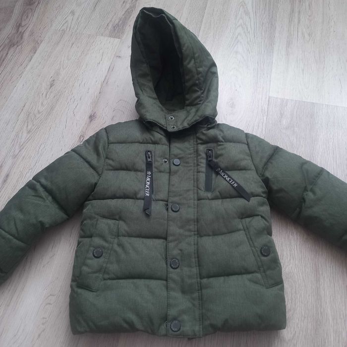 Куртка для хлопчика зеленого кольору.