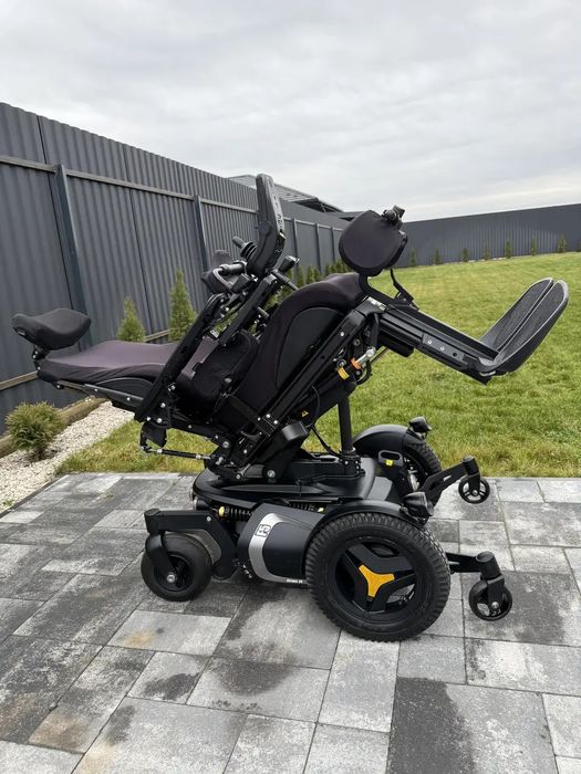 Permobil F5 з вертикалізатором.