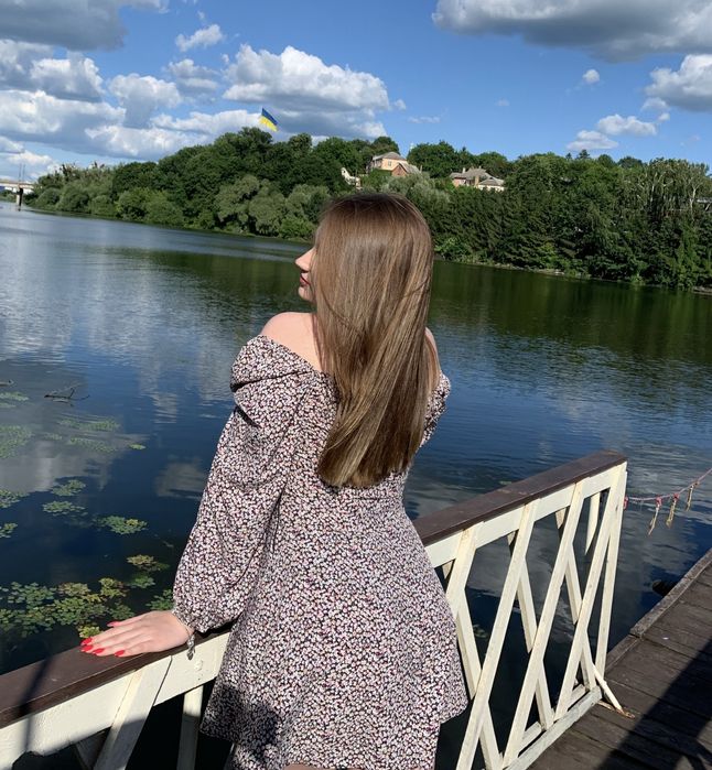 Жіноча сукня з квітковим принтом