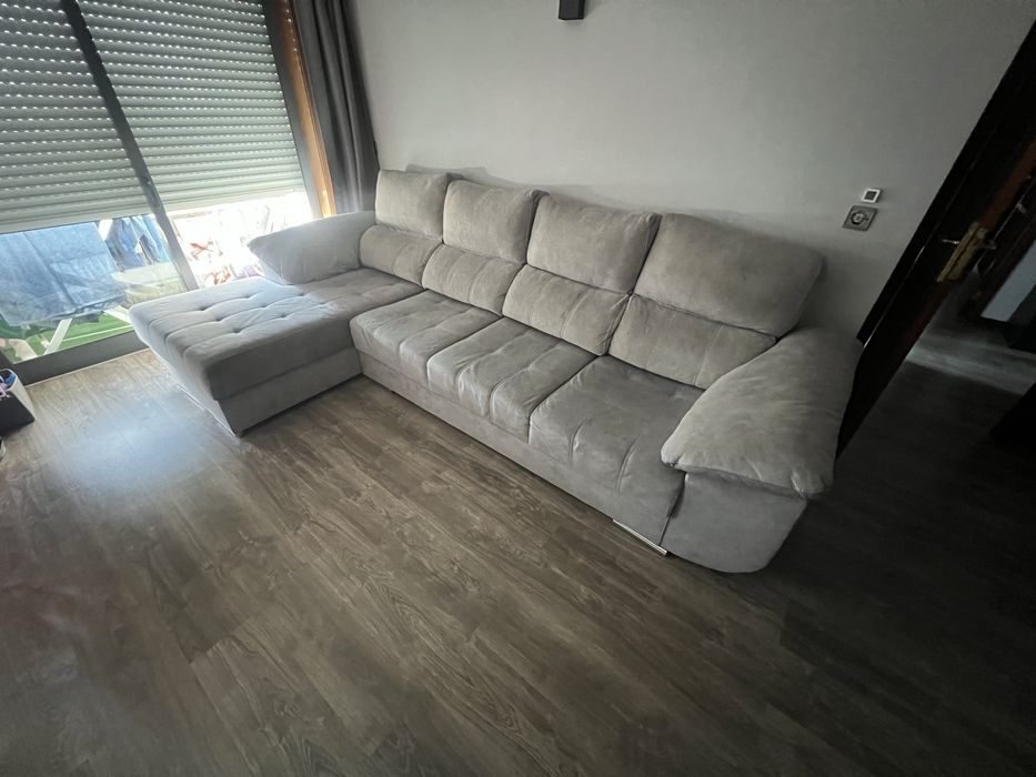 Sofá de 4 lugares com chase long