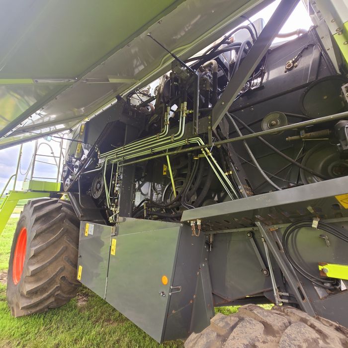 Свіжий claas lexion 460 з жаткою