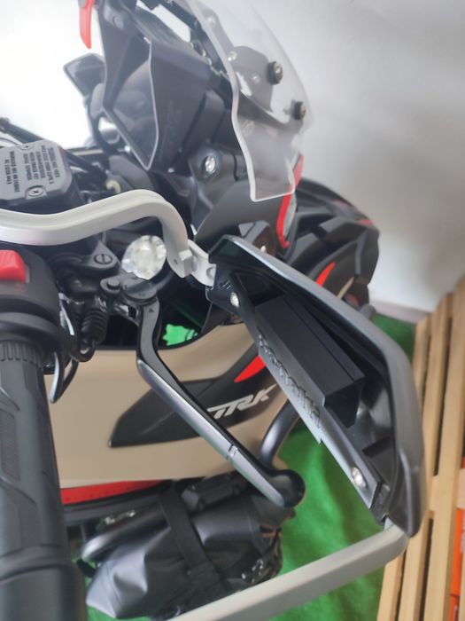 Box para via verde Benelli TRK502/502X/702/702X (protector punho)