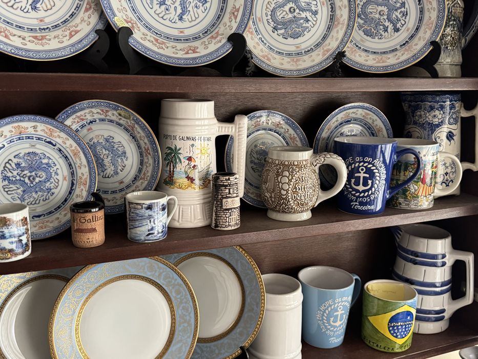 Varias louças para decoraçao  sao novas de exposição