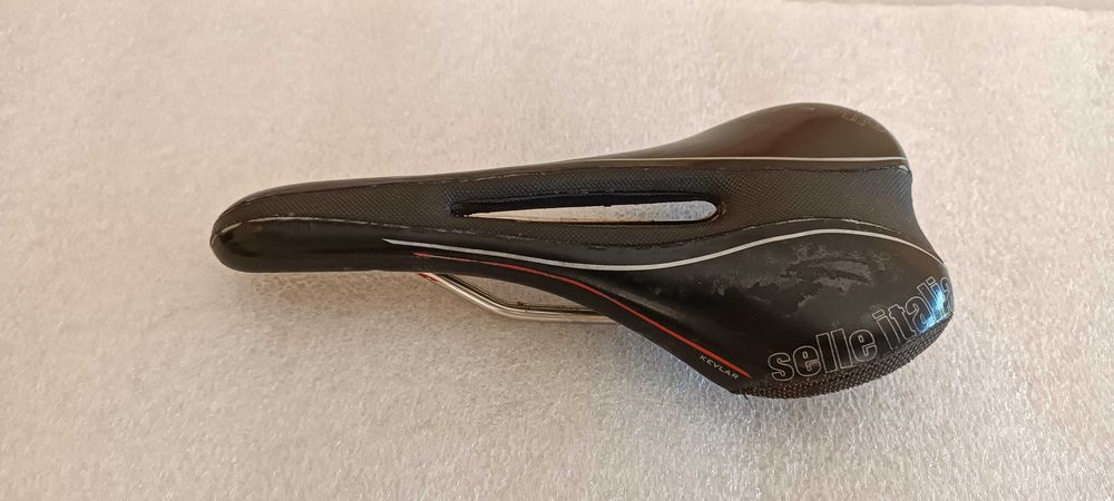 Selim selle italia em Kevlar
