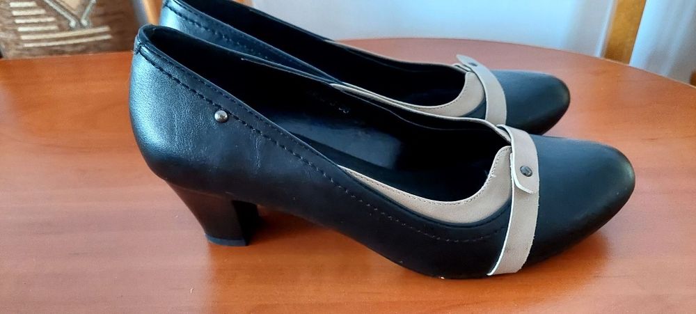 Czarne buty rozmiar 38