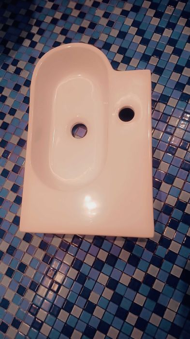 Umywalka ceramiczna ścienna
