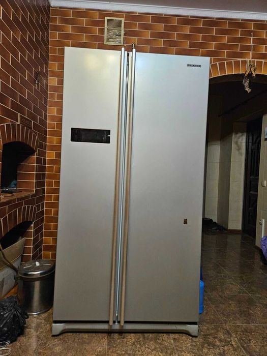 Холодильник SAMSUNG Side-by-side б/в потребує ремонту