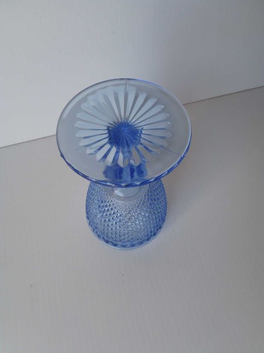 Cálice de bicos azul transparente, usado