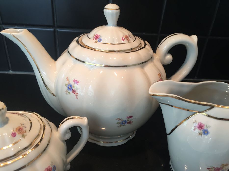 Serviço de chá Porcelana - C.F. Viana (nunca usado)