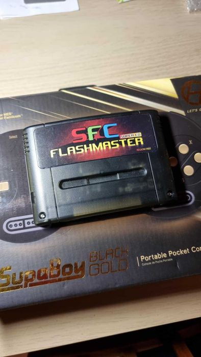 Hyperkin Supaboy Gold. + flash card. SNES Super Nintendo
