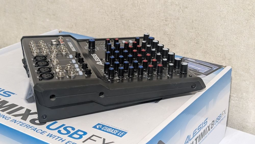 Мікшерний пульт Alesis