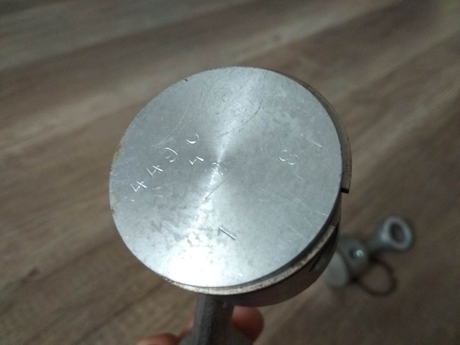 Поршневая от компрессора (воздушный, холодильный компрессор)