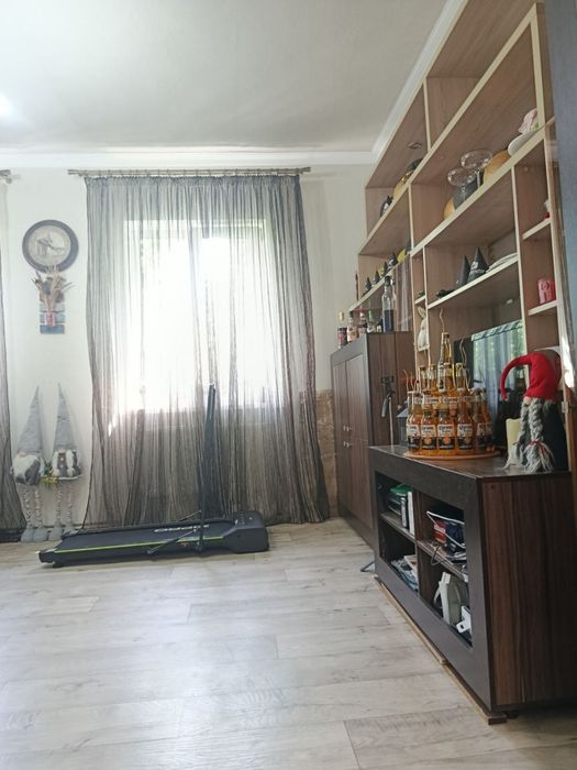 Продам 1/2 будинку район Черемушки України