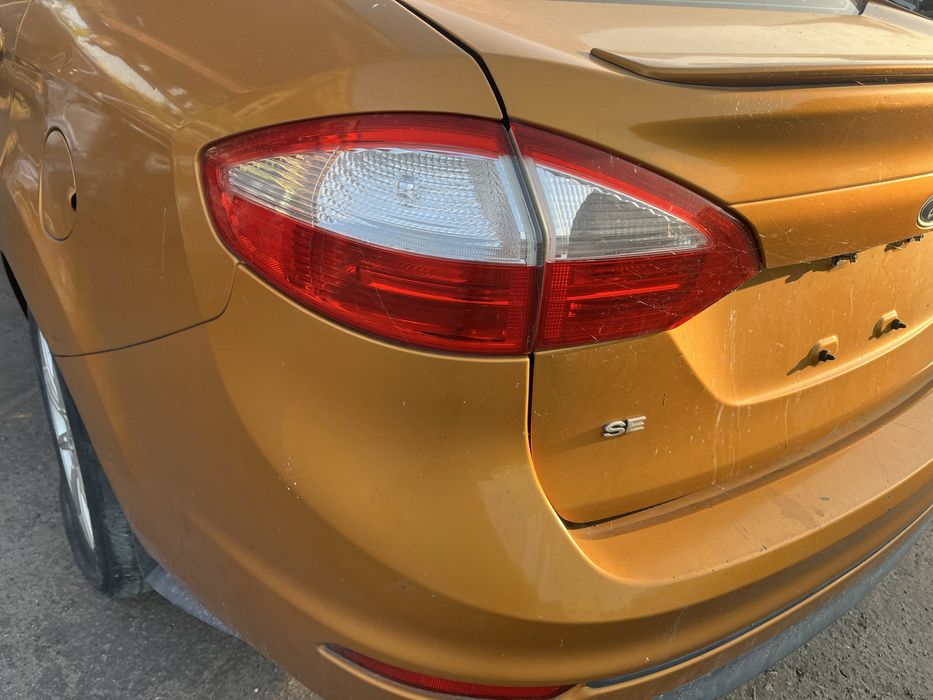 Ford Fiesta седан США задние фонари